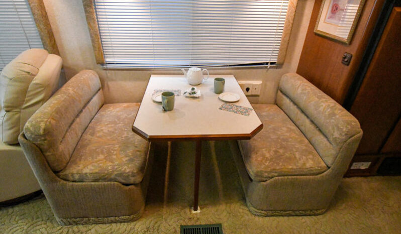 2003 Winnebago Journey 39W full