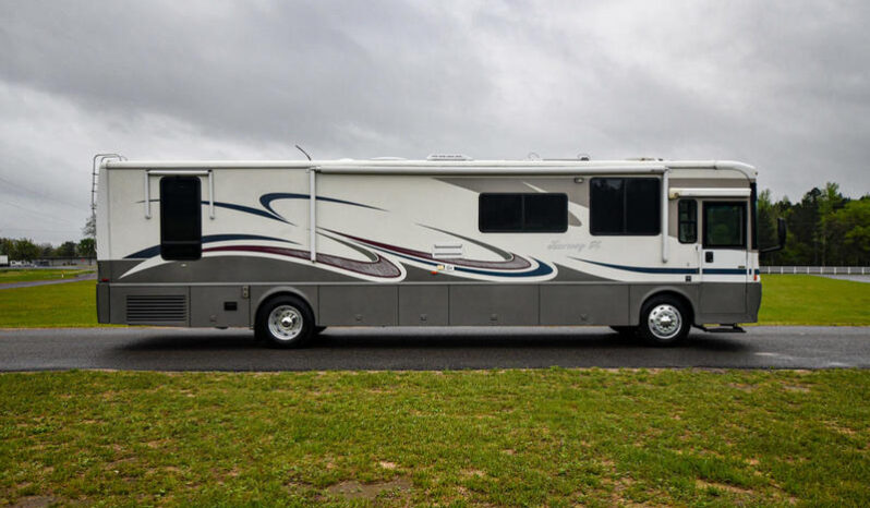 2003 Winnebago Journey 39W full