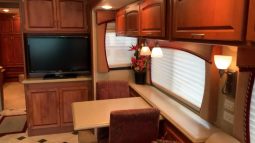 2009 Holiday Rambler Endeavor 38PDQ full